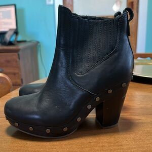 UGG leather heeled boot Size 7 like new!